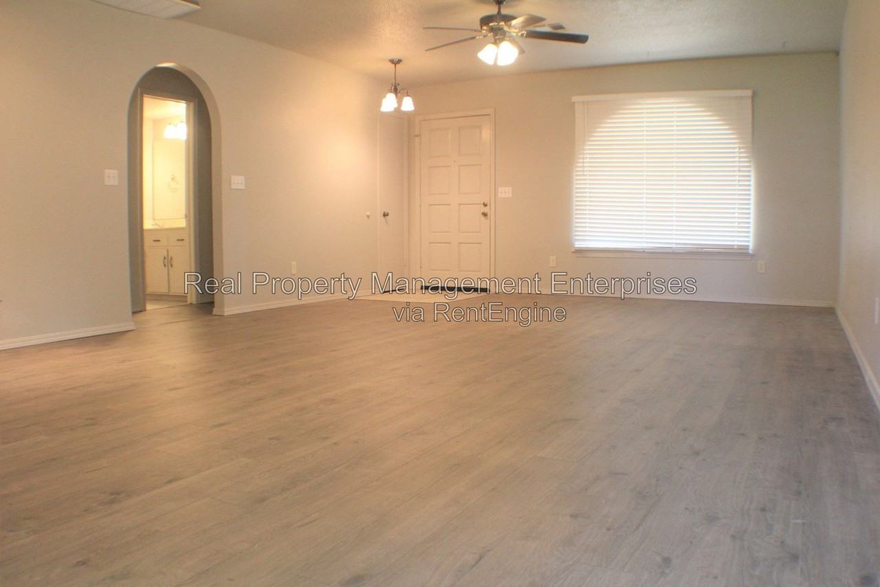 10904 N Florida Ave - Photo 5 of 15