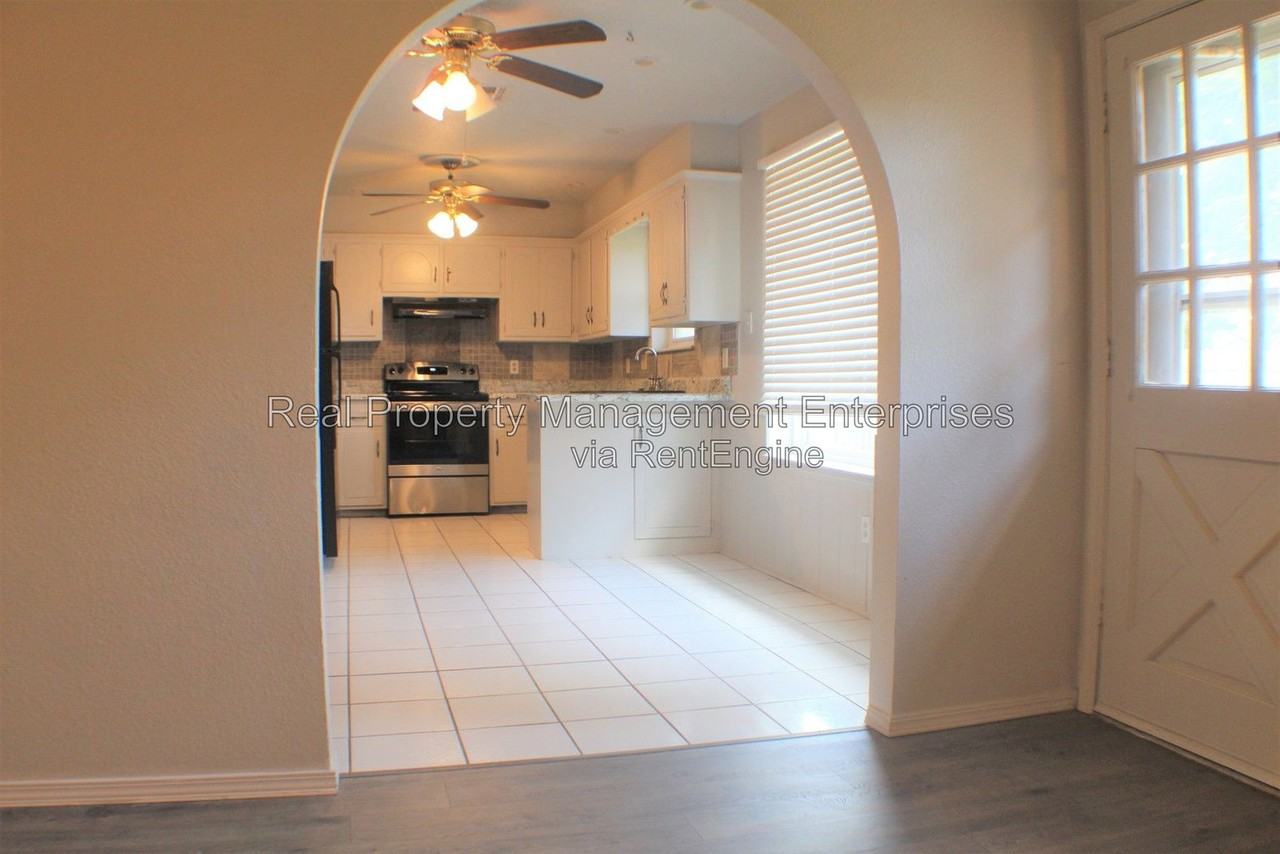 10904 N Florida Ave - Photo 6 of 15