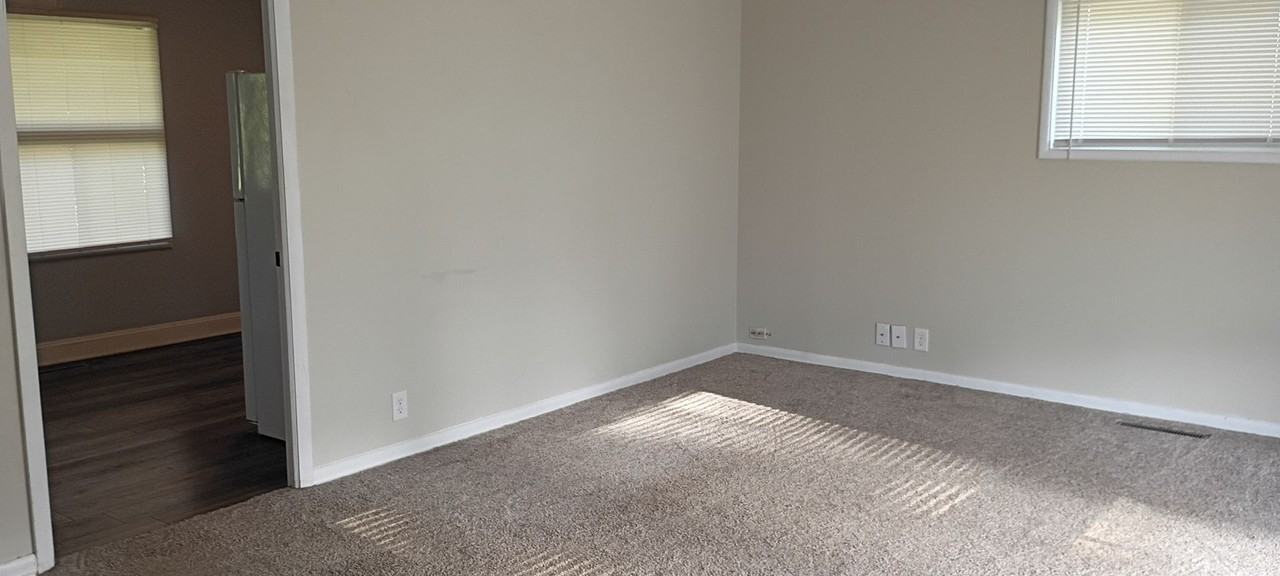 702 Saratoga Ave - Photo 4 of 15
