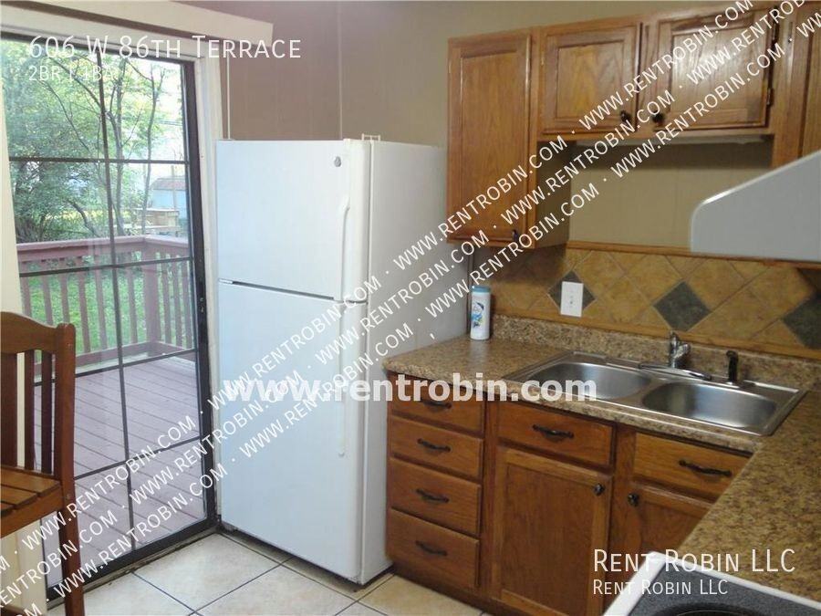 606 W 86th Ter - Photo 3 of 17