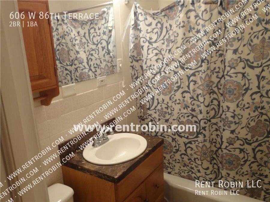 606 W 86th Ter - Photo 5 of 17