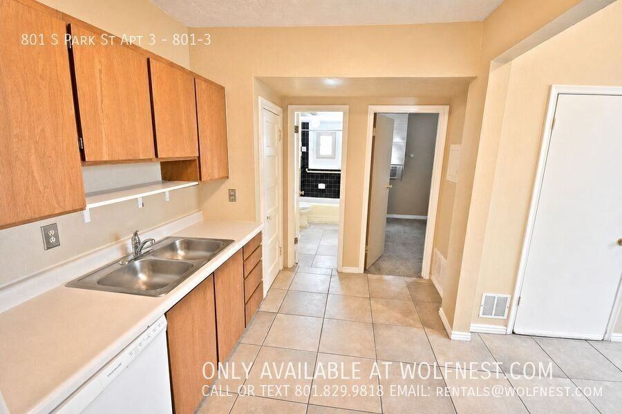 801 S Park St Apt 3 #801-3 - Photo 3 of 16