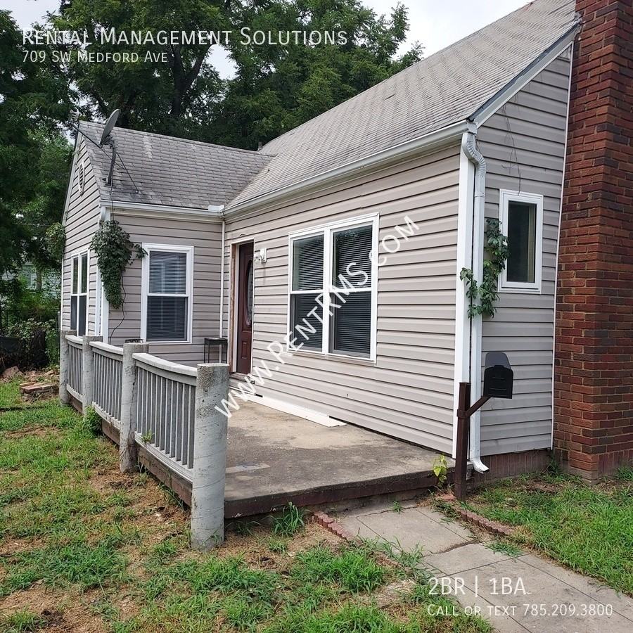 709 Sw Medford Ave - Photo 3 of 22