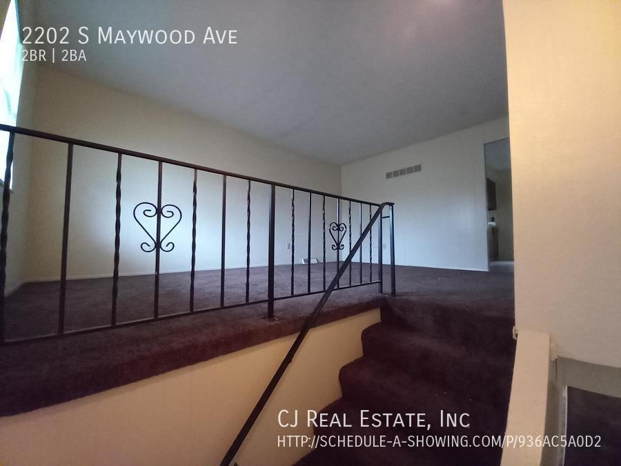 2202 S Maywood Ave - Photo 2 of 9