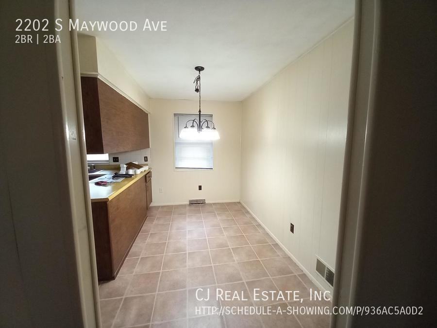 2202 S Maywood Ave - Photo 3 of 9