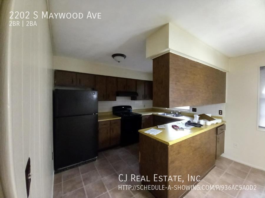 2202 S Maywood Ave - Photo 4 of 9