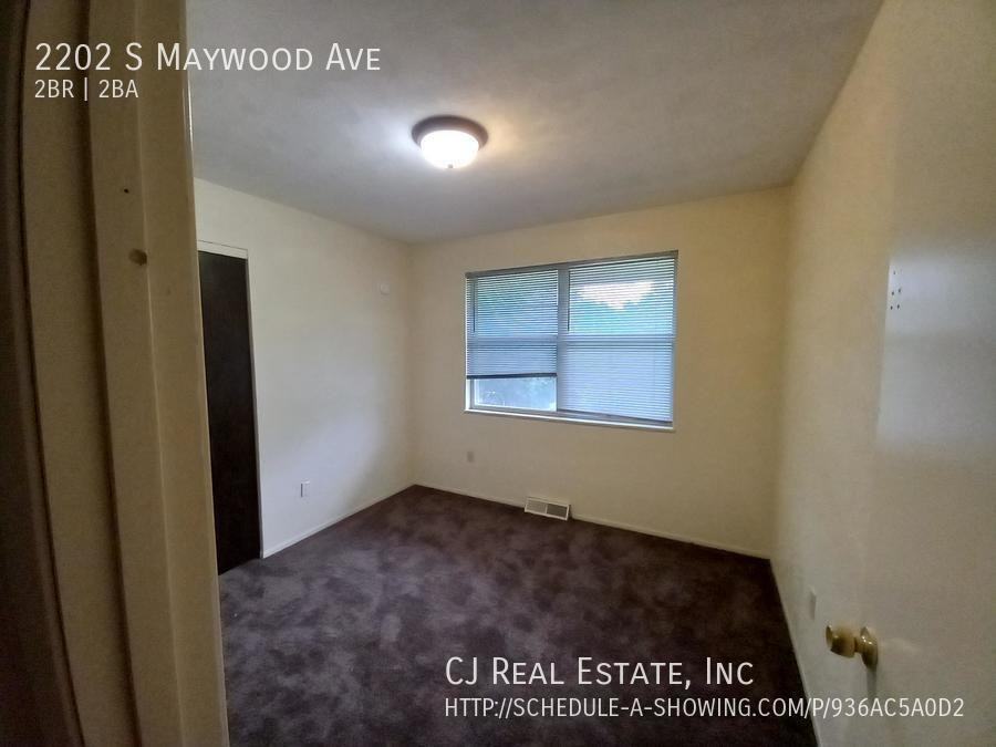 2202 S Maywood Ave - Photo 6 of 9