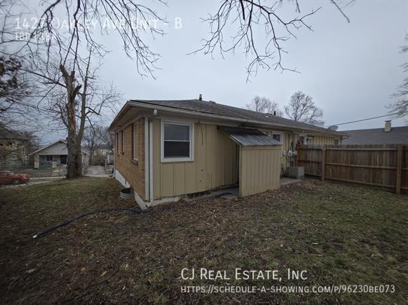 1427 Oakley Ave #B - Photo 2 of 3