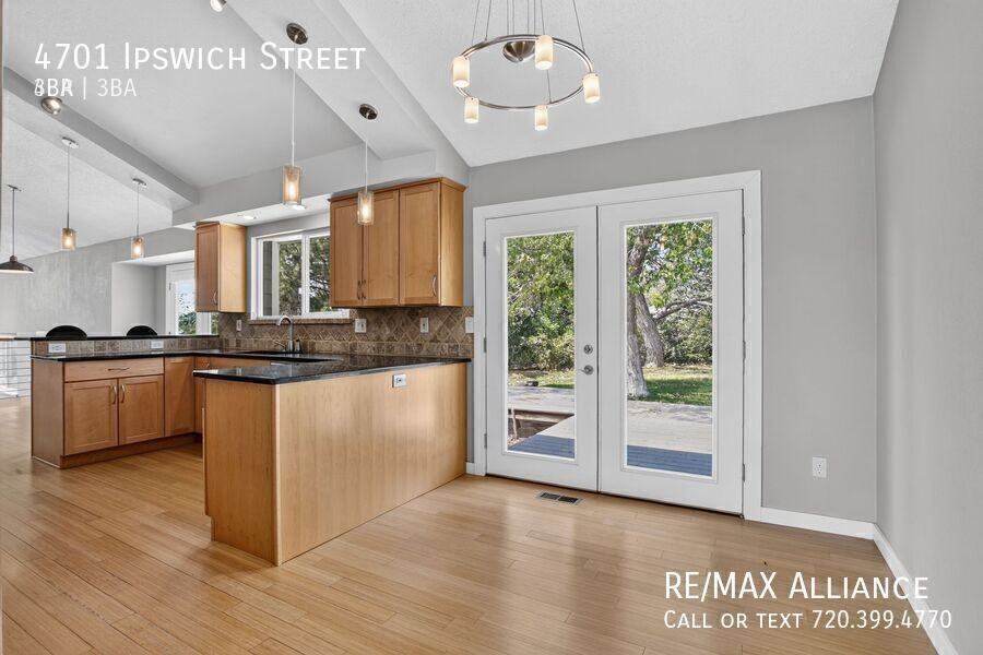 4701 Ipswich St - Photo 7 of 30
