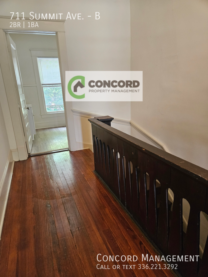 711 Summit Ave #B - Photo 5 of 18