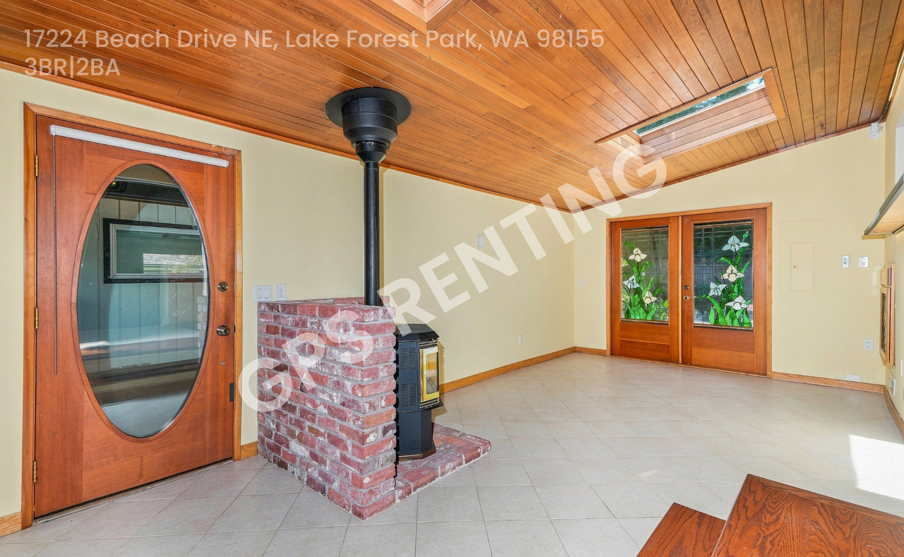 17224 Beach Dr Ne - Photo 3 of 20