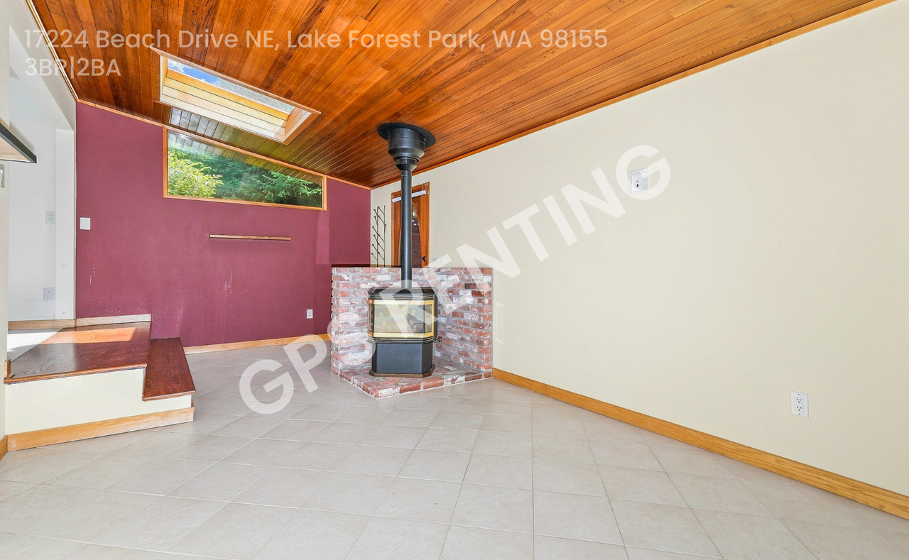 17224 Beach Dr Ne - Photo 4 of 20