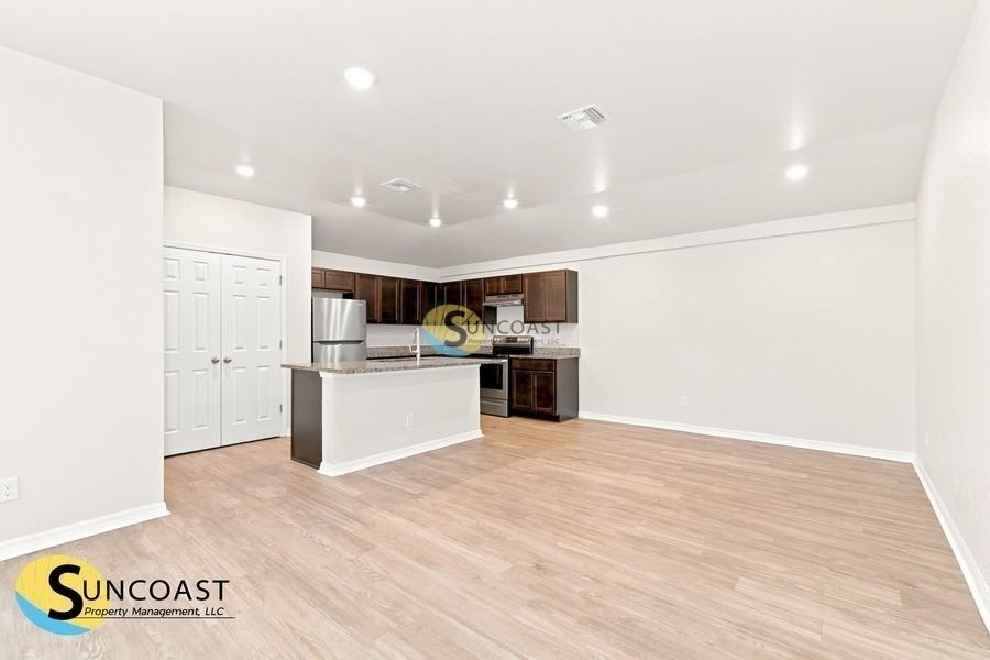 391 Greenbriar Blvd - Photo 4 of 24