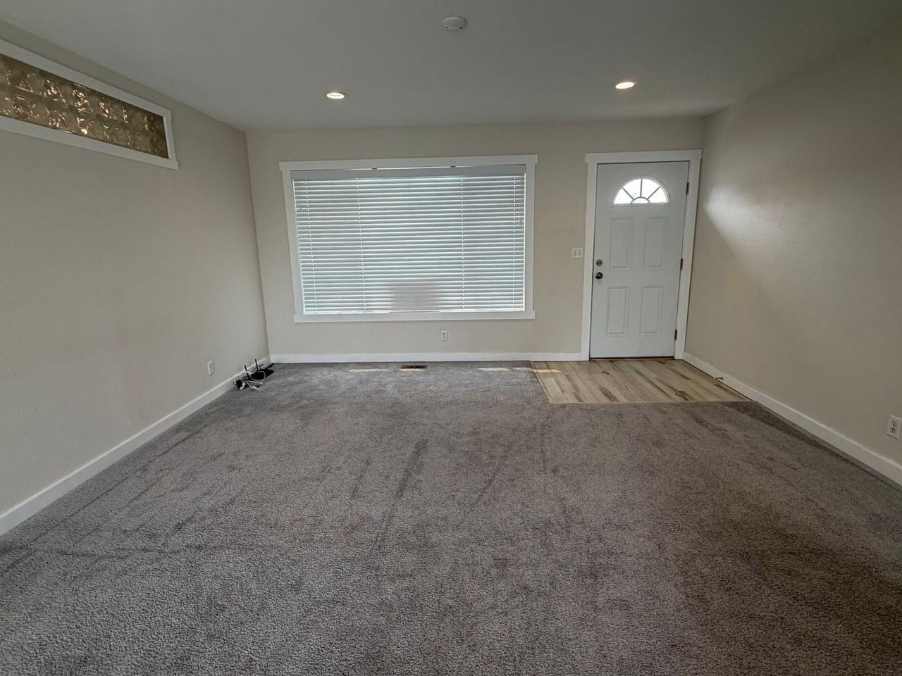 209 Goldcrest St - Photo 3 of 21
