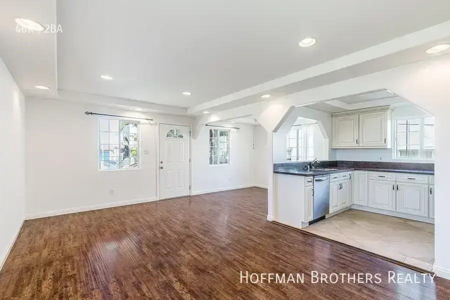 1552 S Cochran Ave - Photo 2 of 12