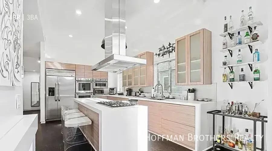 615 1/2 6th Ave #615-1-2 - Photo 2 of 20