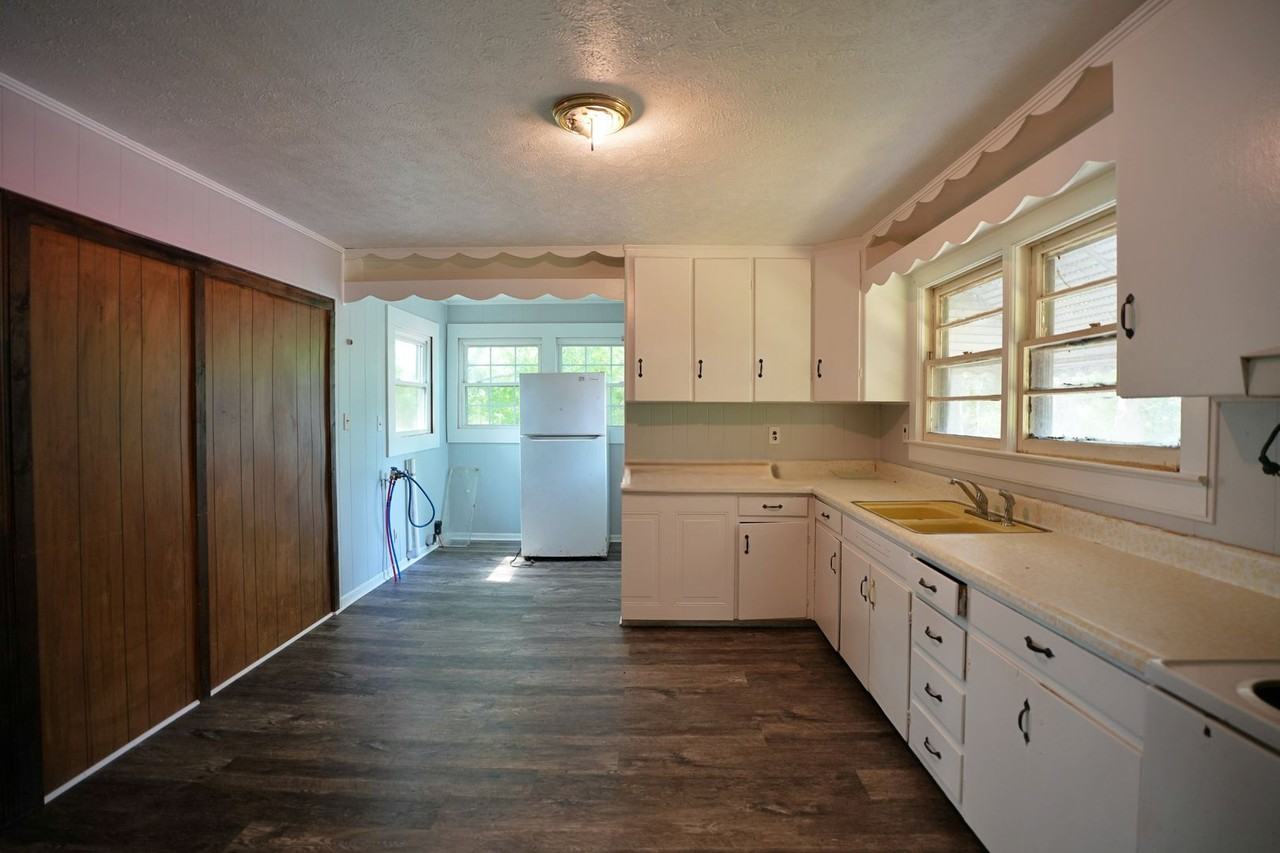 330 W 41st St - Photo 5 of 13