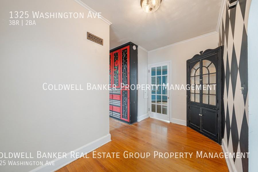 1325 Washington Ave - Photo 4 of 39