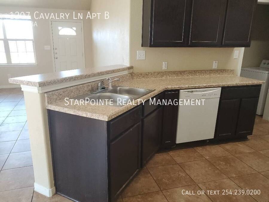 1207 Cavalry Ln Apt B - Photo 3 of 9