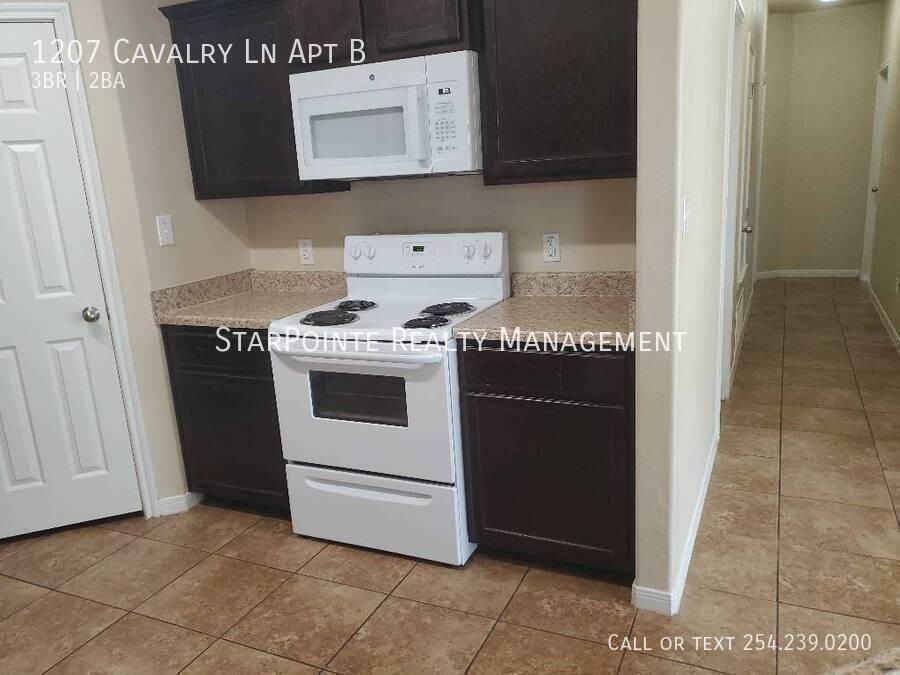 1207 Cavalry Ln Apt B - Photo 4 of 9
