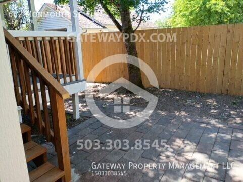 662 Monmouth St - Photo 5 of 13