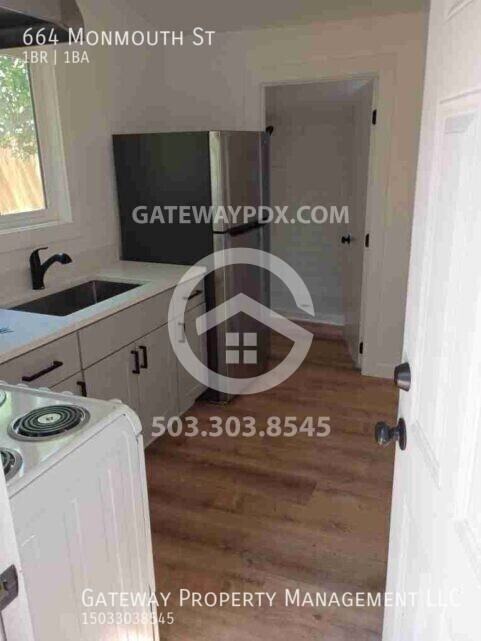 664 Monmouth St - Photo 6 of 13