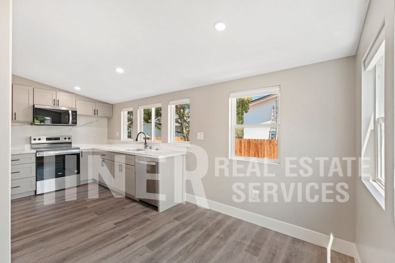 1006 Oakland Ave - Photo 4 of 19
