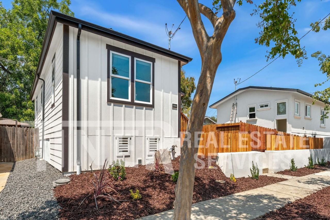 1006 Oakland Ave - Photo 5 of 19
