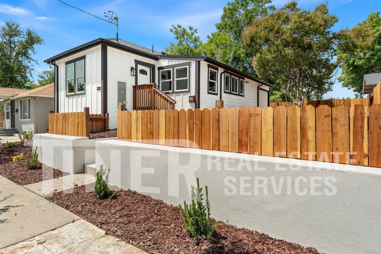 1006 Oakland Ave - Photo 6 of 19