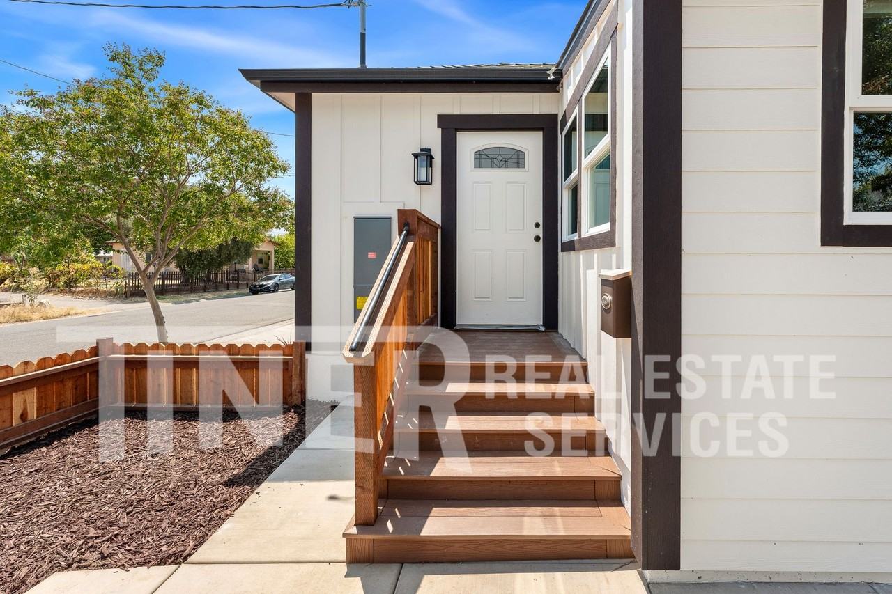 1006 Oakland Ave - Photo 7 of 19