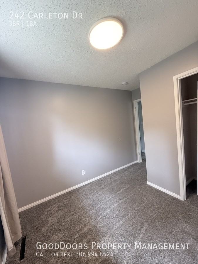 242 Carleton Dr - Photo 6 of 10