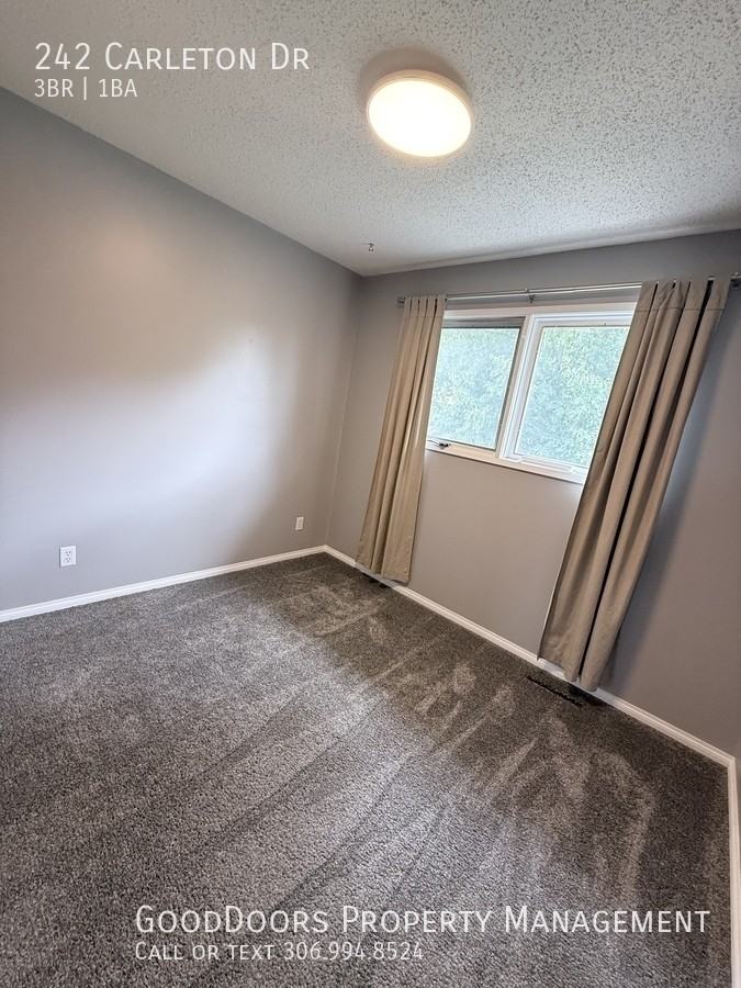 242 Carleton Dr - Photo 7 of 10
