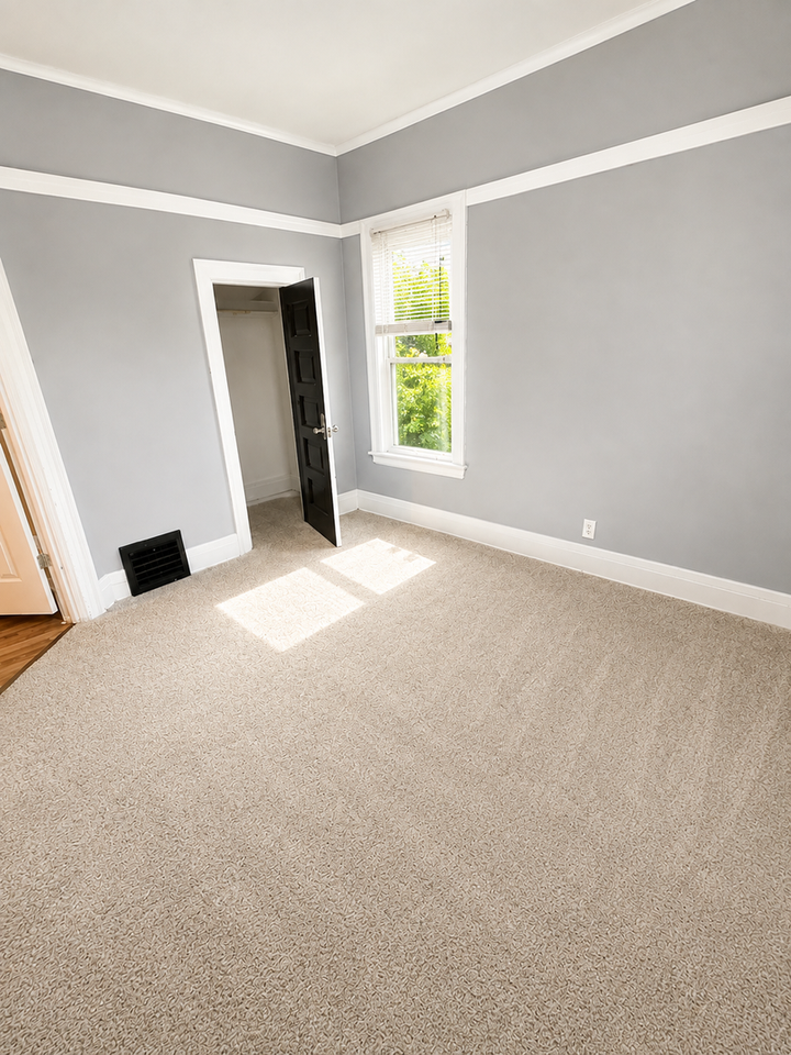 1131 E Fox St - Photo 4 of 11