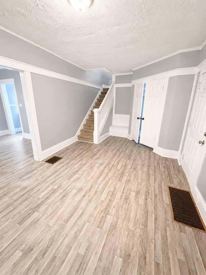 1131 E Fox St - Photo 6 of 11
