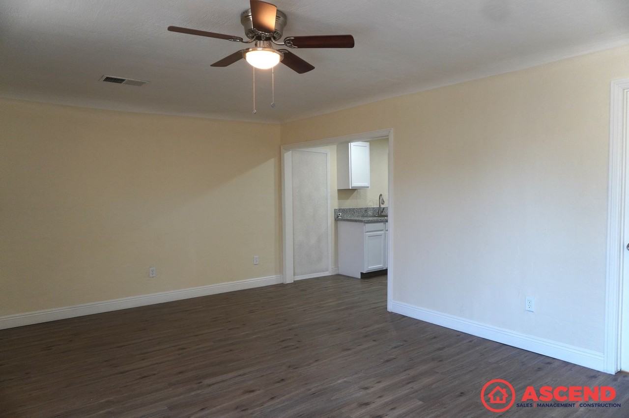 1106 Wilson Ave - Photo 2 of 9