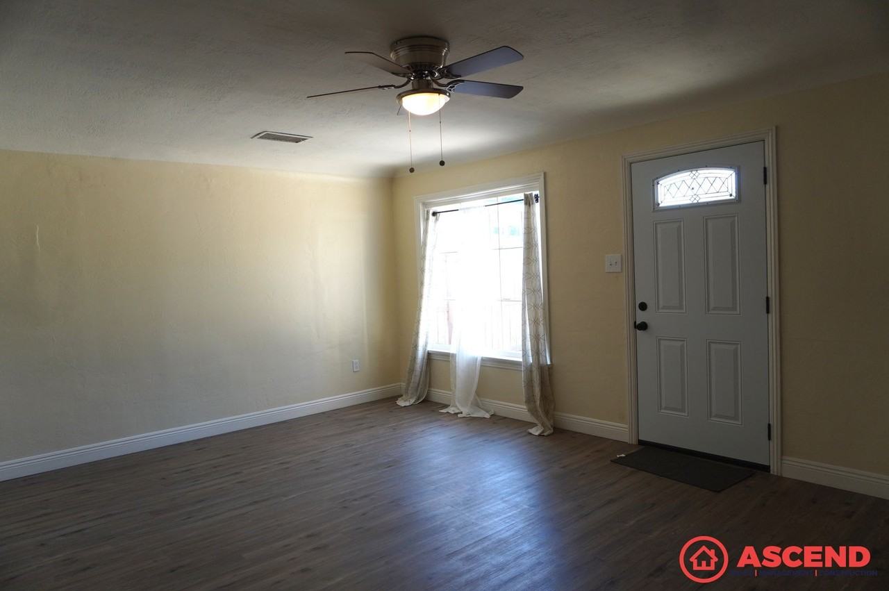 1106 Wilson Ave - Photo 3 of 9