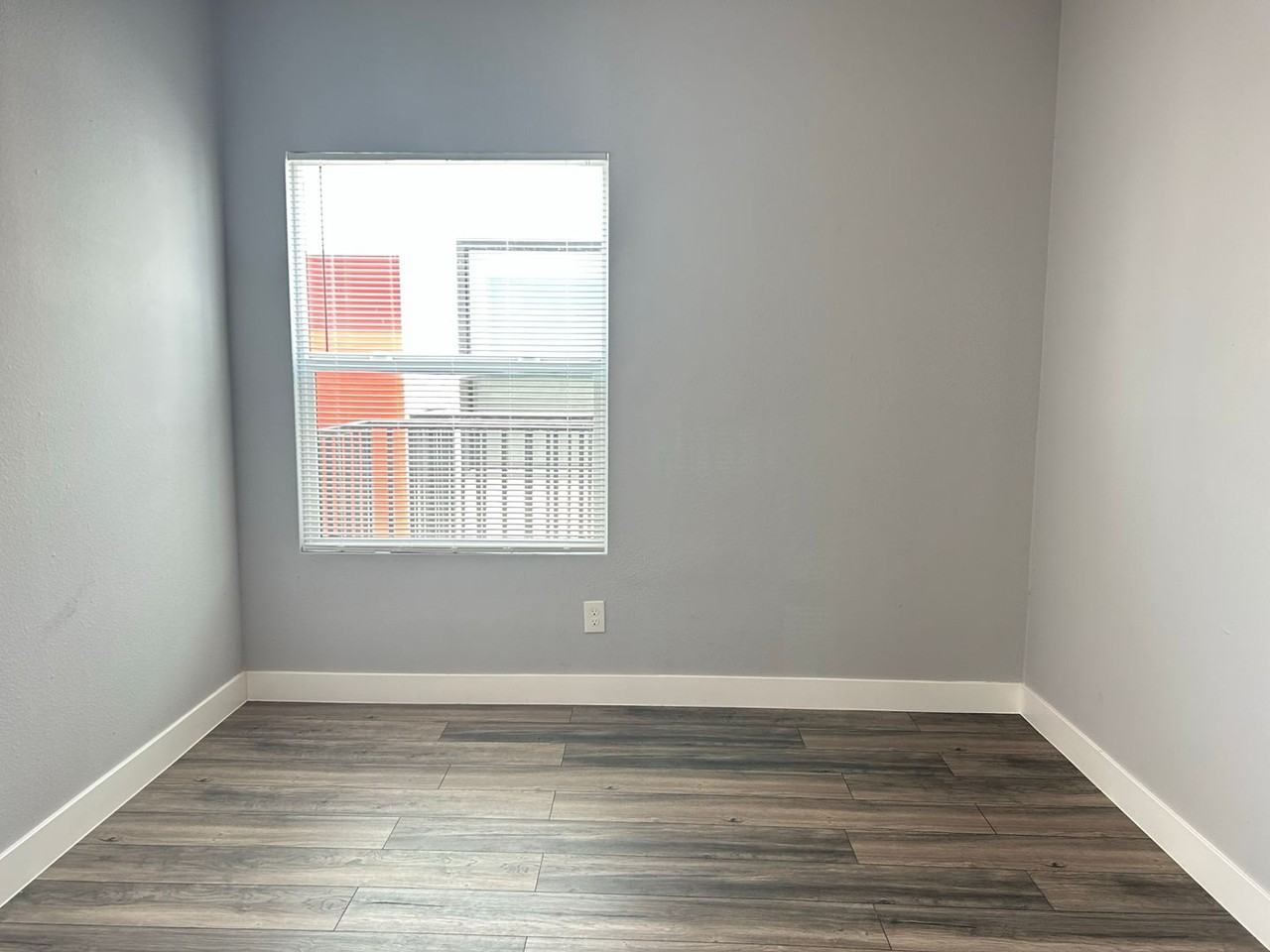 845 E. 6th - Photo 2 of 20