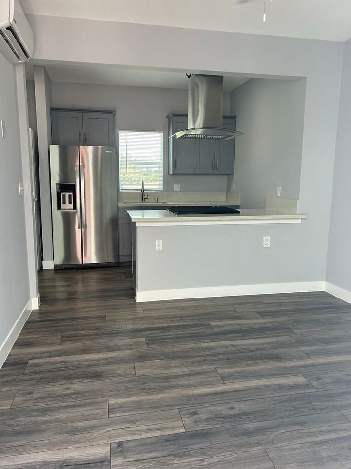 845 E. 6th - Photo 4 of 20