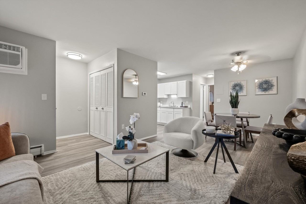 Huntington House Apartments - Photo 2 of 17