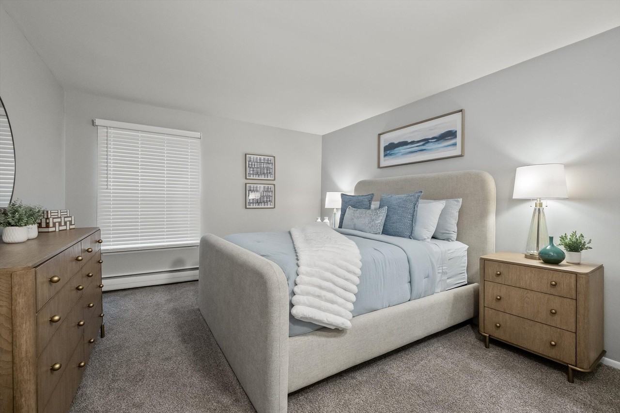 Huntington House Apartments - Photo 4 of 17