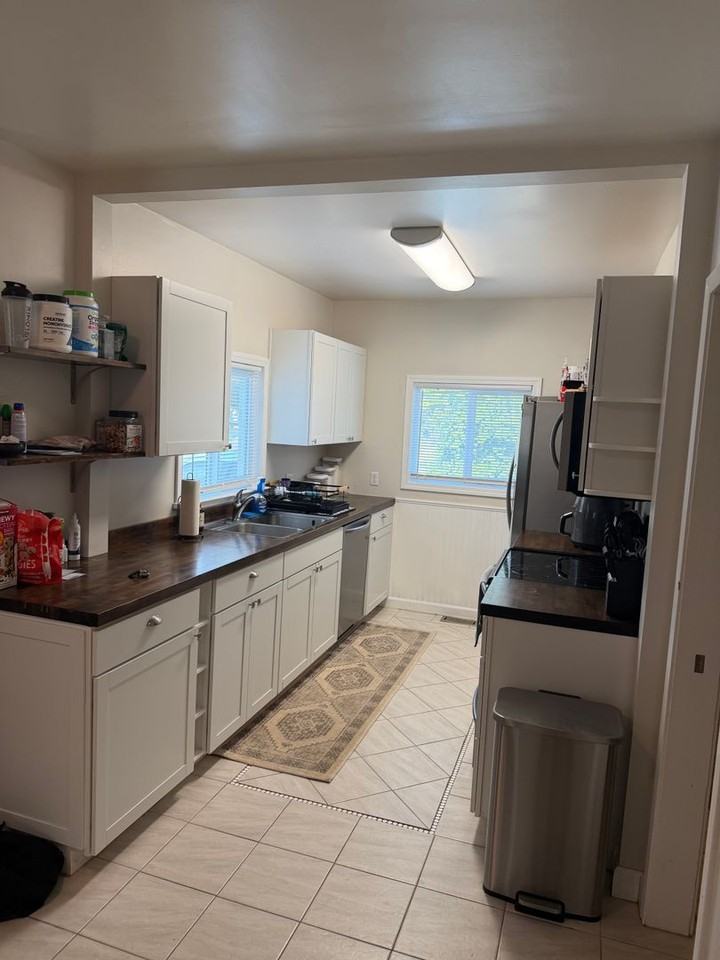 724 Howard Ave - Photo 5 of 16