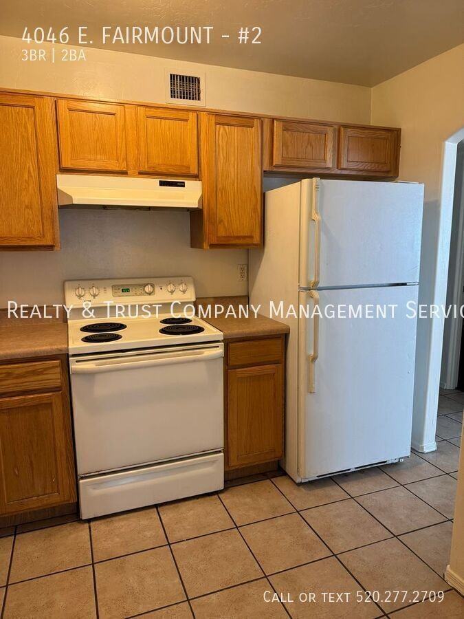 4046 E Fairmount St #2 - Photo 4 of 15