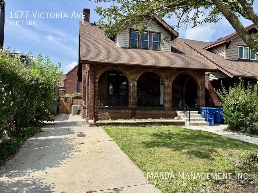1677 Victoria Ave - Photo 2 of 50