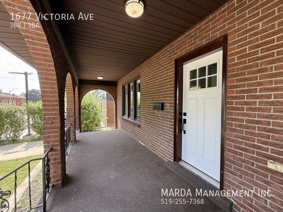 1677 Victoria Ave - Photo 3 of 50