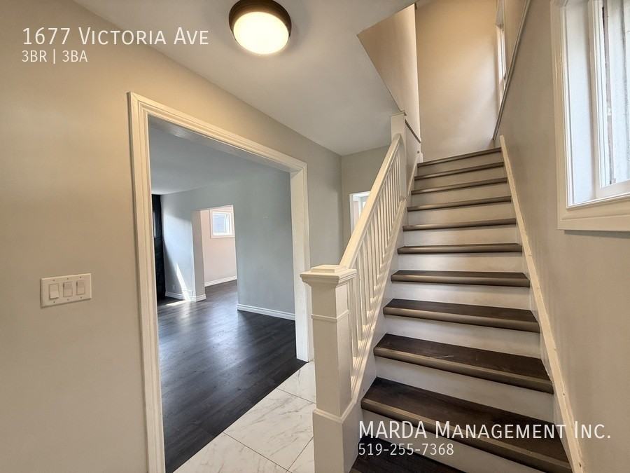 1677 Victoria Ave - Photo 4 of 50
