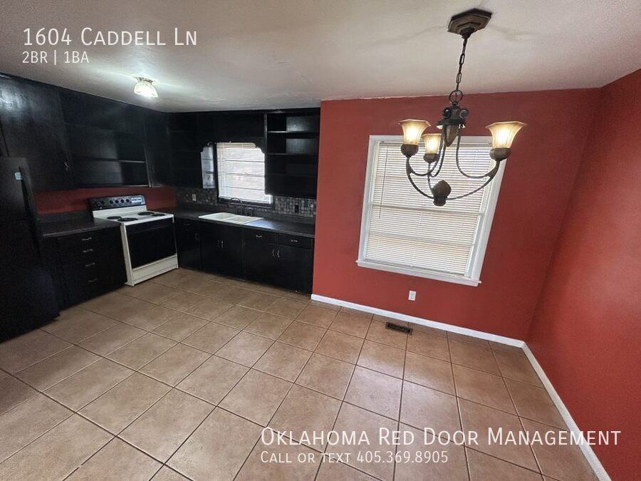 1604 Caddell Ln - Photo 4 of 17
