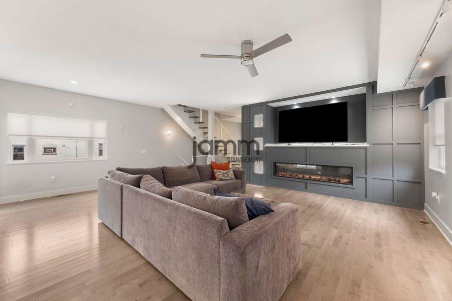 1874 W 57th St - Photo 6 of 35