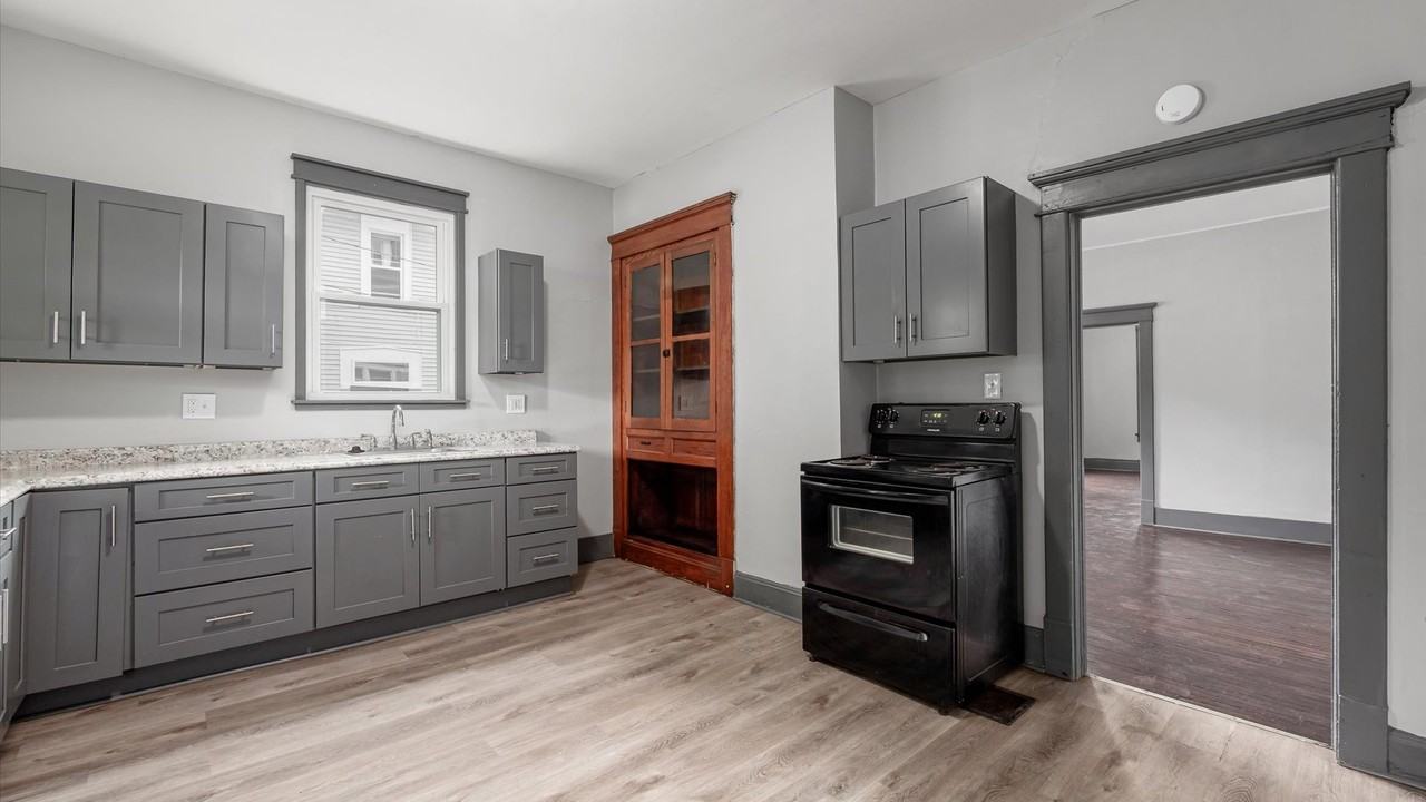 279 Hudson Ave - Photo 3 of 23