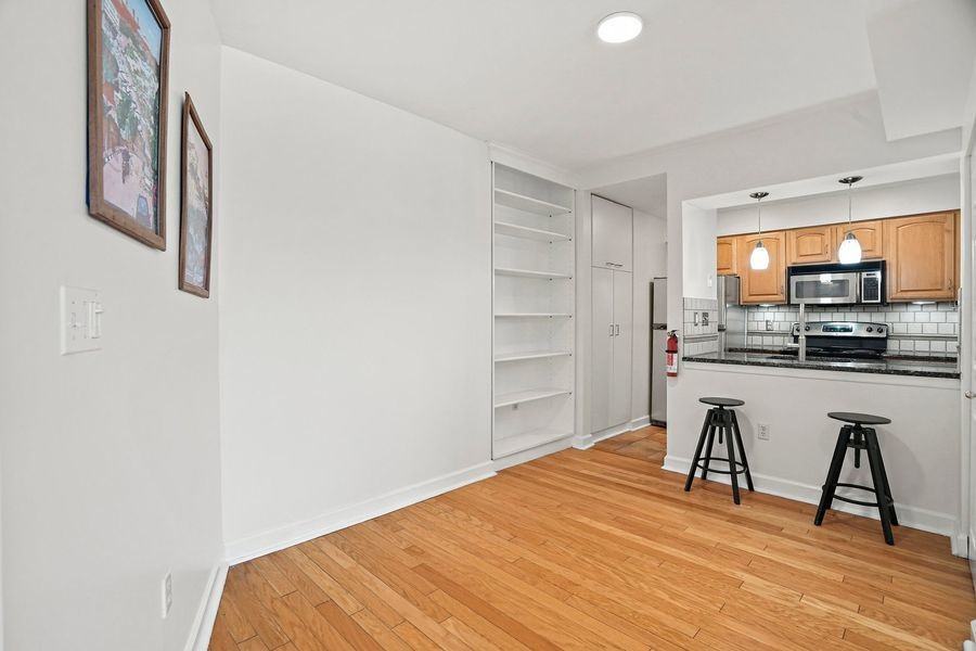 1801 Calvert St Nw #504 - Photo 3 of 27