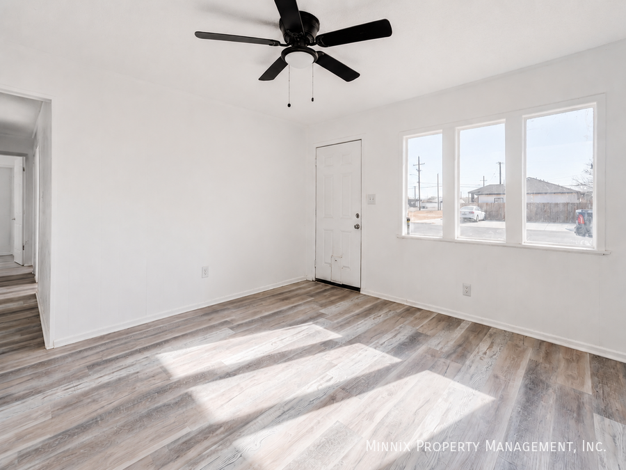 1517 E 27th St - Photo 3 of 23